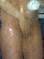 German MILFs are posing fully undressed on picture