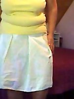 Dissolute momma is posing undressed for money