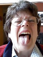 HQ mature bitch posing naked