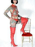 Photo shoot with full body tattooed MILF Cleo